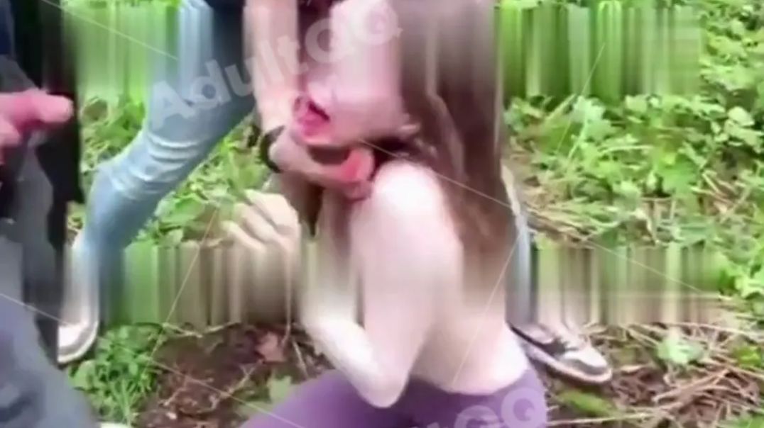 Спортики изнасиловали закладчицу в лесу 🔞 Наказали закладчицу трахнув двумя хуями | AdultQQ.COM