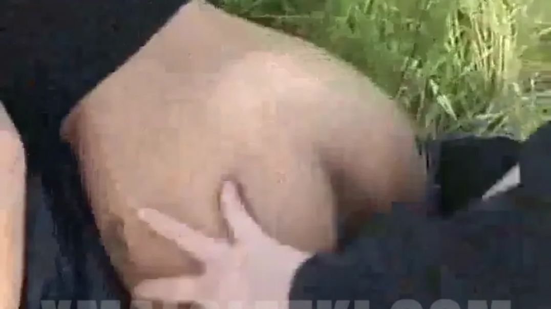 Спортики выебали закладчицу двумя хуями | Спортики трахают закладчицу в лесу